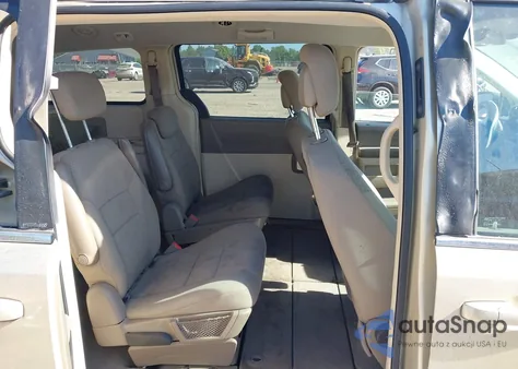 2010 Chrysler Town & Country New Lx from USA, damaged, VIN 2A4RR2D1XAR450297